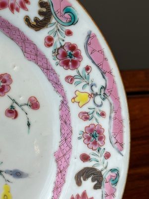Cinq assiettes en porcelaine de Chine famille rose à décor floral, Yongzheng/Qianlong — photo 21