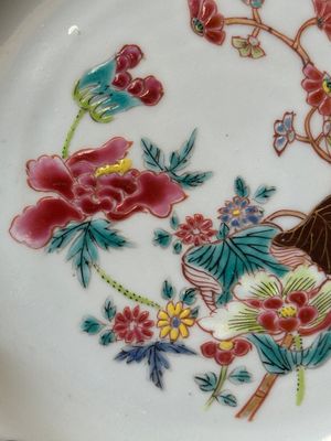 Cinq assiettes en porcelaine de Chine famille rose à décor floral, Yongzheng/Qianlong — photo 26