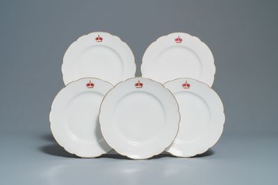 Cinq assiettes en porcelaine de Paris à décor de couronnes armoriées russes, Haviland Limoges pour Maison Toy à Paris, 19ème