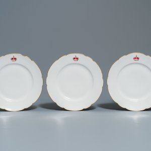 Cinq assiettes en porcelaine de Paris à décor de couronnes armoriées russes, Haviland Limoges pour Maison Toy à Paris, 19ème — photo 2