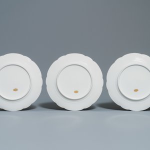 Cinq assiettes en porcelaine de Paris à décor de couronnes armoriées russes, Haviland Limoges pour Maison Toy à Paris, 19ème — photo 3
