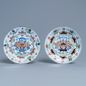 Cinq assiettes et un plat en faïence polychrome de Delft aux paniers fleuris, 18ème — photo 7