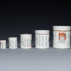 Cinq boîtes couvertes en porcelaine de Chine famille rose à décor 'Wu Shuang Pu', 19ème — photo 5