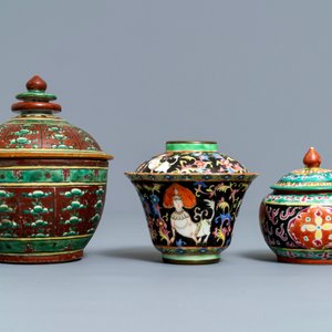Cinq bols en porcelaine de Chine Bencharong pour le marché thai, 19ème — photo 9