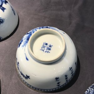 Cinq bols en porcelaine de Chine 'Bleu de Hue' pour le Vietnam, marques Nei Fu, 19ème — photo 18