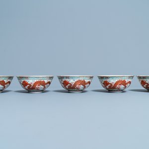 Cinq bols en porcelaine de Chine famille rose à décor de dragons et de phénix, marque et époque de Guangxu — photo 2