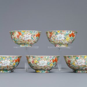 Cinq bols en porcelaine de Chine famille rose, marque de Qianlong, République, 20ème — photo 1