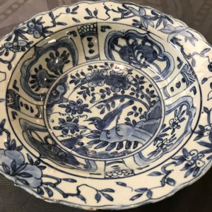 Cinq bols et assiettes en porcelaine de Chine bleu et blanc, Wanli, Tianqi et époque Transition — photo 12
