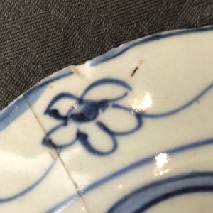 Cinq bols et assiettes en porcelaine de Chine bleu et blanc, Wanli, Tianqi et époque Transition — photo 20