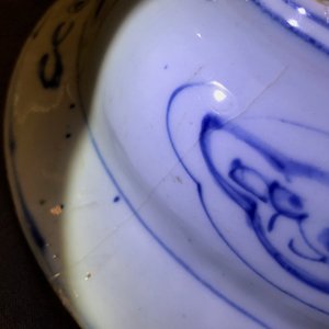 Cinq bols et assiettes en porcelaine de Chine bleu et blanc, Wanli, Tianqi et époque Transition — photo 25