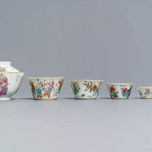 Cinq bols et une tasse et soucoupe Wu Shuang Pu en porcelaine de Chine famille rose, 19ème — photo 2