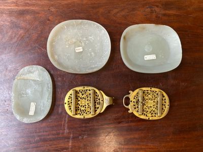 Cinq boucles de ceintures sculptées en jade blanc, Chine, Qing — photo 2