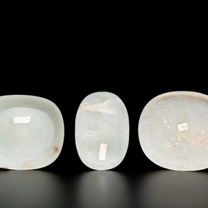 Cinq boucles de ceintures sculptées en jade blanc, Chine, Qing — photo 3