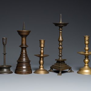 Cinq bougeoirs en bronze et cuivre, 16ème et postérieur — photo 3
