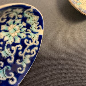 Cinq cuillères en porcelaine de Chine à fond bleu, dont une paire marque et époque de Tongzhi — photo 8