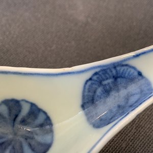Cinq cuillères en porcelaine de Chine en bleu et blanc et famille verte, 19/20ème — photo 16