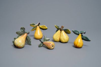 Cinq modèles de poires en faïence polychrome de Delft, 18ème