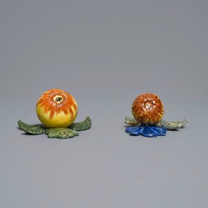 Cinq modèles de pommes, poires et une prune en faïence polychrome de Delft, 18ème — photo 12