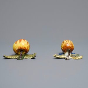 Cinq modèles de pommes, poires et une prune en faïence polychrome de Delft, 18ème — photo 10