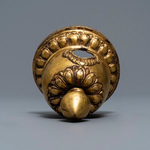 Cinq objets votives bouddhistes en bronze, Tibet et Népal, 18/19ème — photo 13