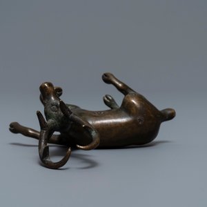 Cinq objets votives bouddhistes en bronze, Tibet et Népal, 18/19ème — photo 7