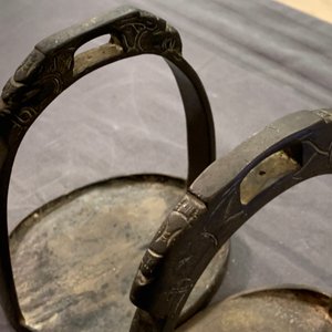 Cinq paires d'étriers en bronze, Chine et Japon, 18/19ème — photo 44