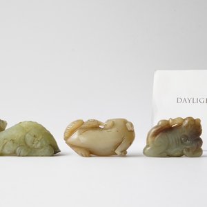 Cinq pièces en jade céladon et rouille sculpté, Chine, 19ème — photo 9