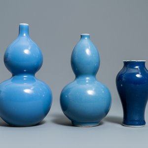 Cinq pièces en porcelaine de Chine bleu monochrome, 19/20ème — photo 13