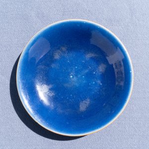Cinq pièces en porcelaine de Chine bleu monochrome, 19/20ème — photo 24