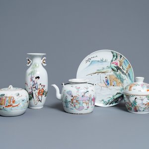 Cinq pièces en porcelaine de Chine famille rose, 19/20ème — photo 1