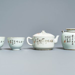 Cinq pièces en porcelaine de Chine rouge de fer et deux jardinières en bleu et blanc, 19ème — photo 7