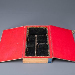 Cinq pierres à encre dans leur boîte de présentation en bois, Chine, République — photo 1