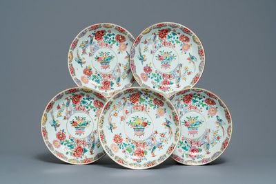 Cinq plats en porcelaine de Chine famille rose à décor de fleurs et faisans, Qianlong