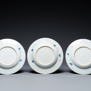 Cinq plats et trois assiettes en porcelaine de Chine en bleu et blanc, Kangxi — photo 7