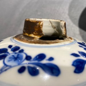 Cinq pots en porcelaine de Chine en bleu et blanc, Kangxi — photo 15
