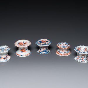 Cinq salerons en porcelaine de Chine de style Imari, Kangxi/Qianlong — photo 1