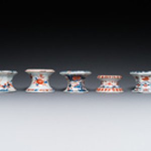 Cinq salerons en porcelaine de Chine de style Imari, Kangxi/Qianlong — photo 2