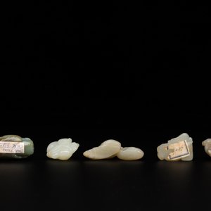 Cinq sculptures en jade blanc et céladon représentant des garçons et Bouddha, Chine, 18/19ème — photo 3