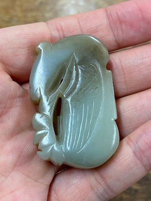 Cinq sculptures en jade céladon taché de rouille, Chine, 19ème — photo 8