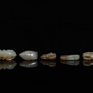 Cinq sculptures en jade céladon taché de rouille, Chine, 19ème — photo 7