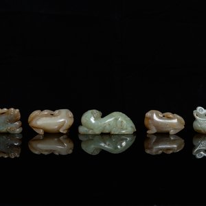 Cinq sculptures en jade céladon taché de rouille, Chine, 19ème — photo 4