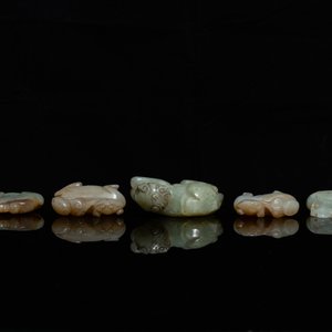 Cinq sculptures en jade céladon taché de rouille, Chine, 19ème — photo 6