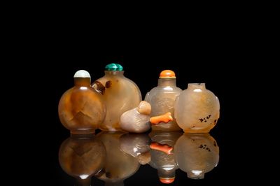 Cinq tabatières en agate, Chine, 19ème