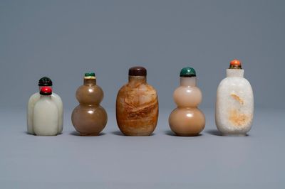 Cinq tabatières en jade céladon et rouille, Chine, 19/20ème