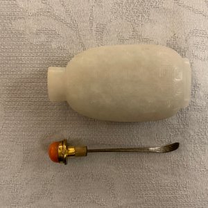 Cinq tabatières en jade céladon et rouille, Chine, 19/20ème — photo 12