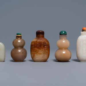 Cinq tabatières en jade céladon et rouille, Chine, 19/20ème — photo 2