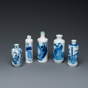 Cinq tabatières en porcelaine de Chine en bleu et blanc, 19ème — photo 1