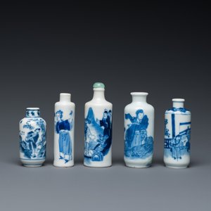 Cinq tabatières en porcelaine de Chine en bleu et blanc, 19ème — photo 2