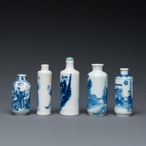 Cinq tabatières en porcelaine de Chine en bleu et blanc, 19ème — photo 3