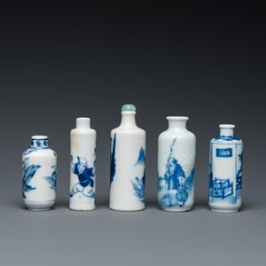 Cinq tabatières en porcelaine de Chine en bleu et blanc, 19ème — photo 4